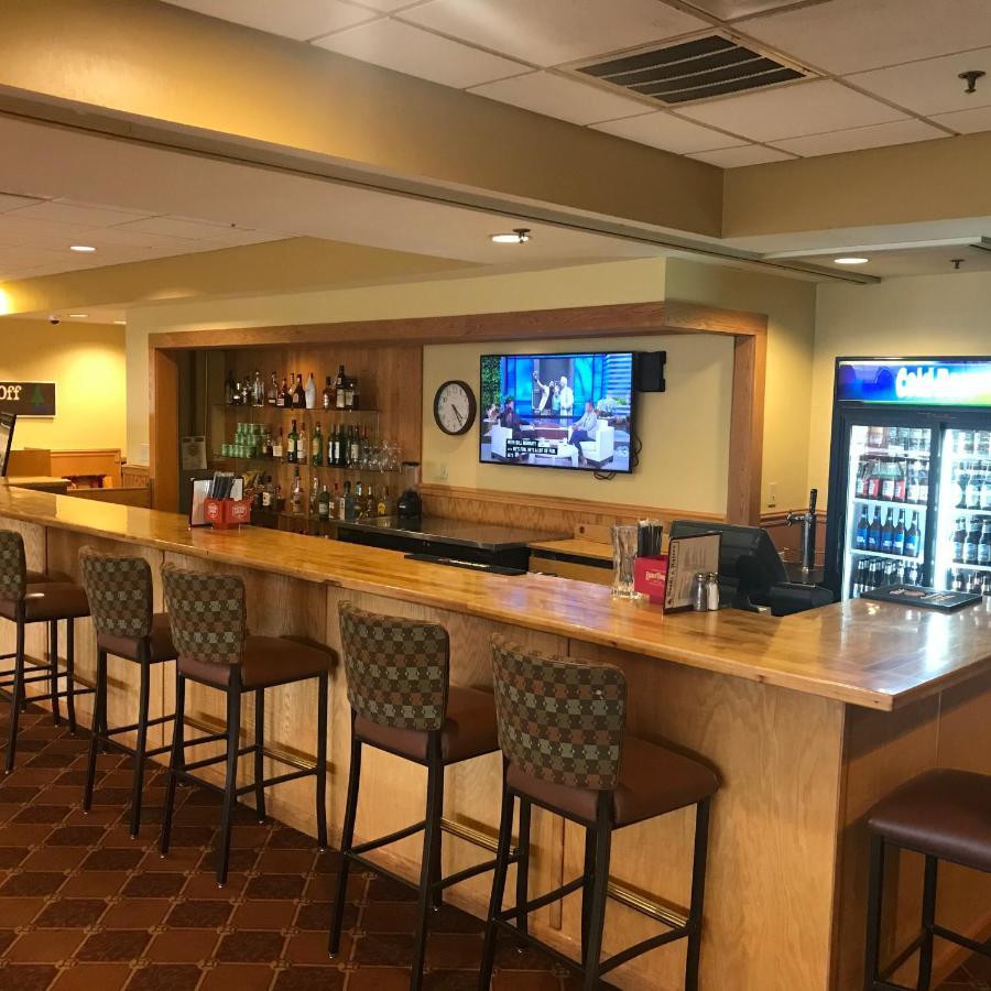 Days Inn & Suites By Wyndham Sutton Flatwoods Екстериор снимка
