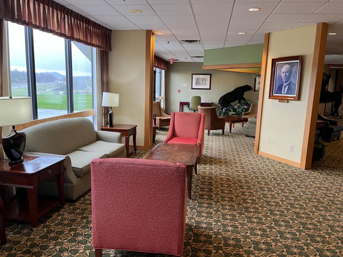 Days Inn & Suites By Wyndham Sutton Flatwoods Екстериор снимка