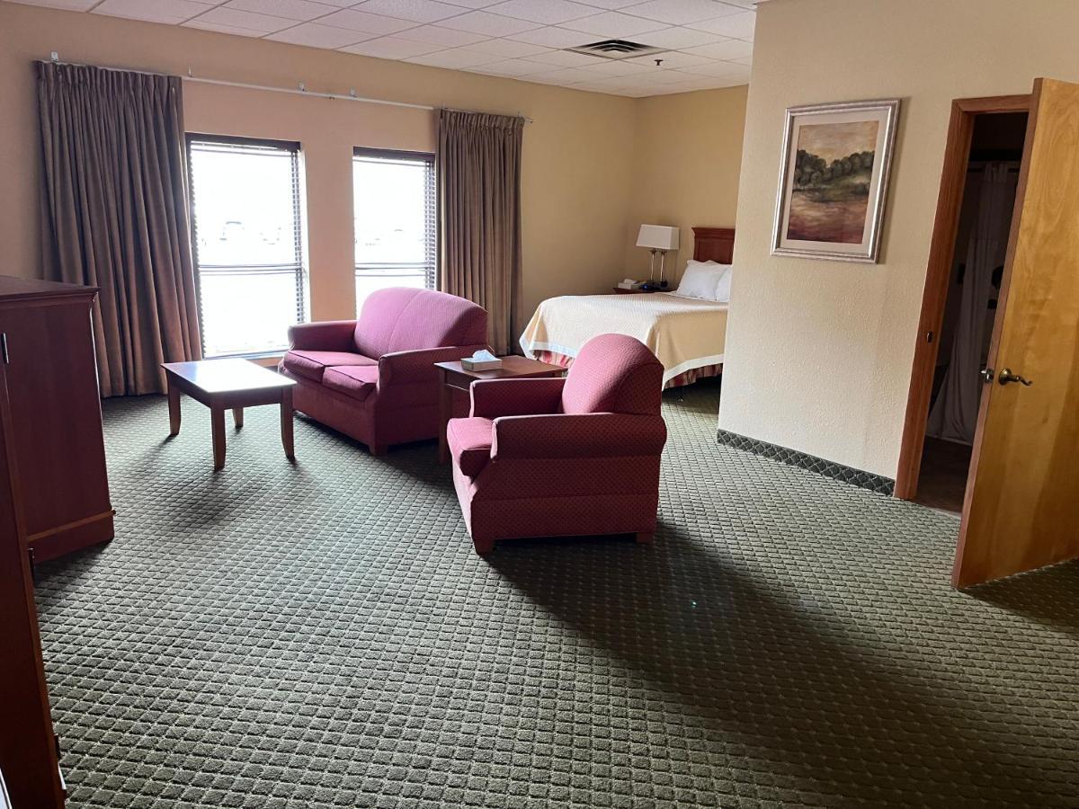 Days Inn & Suites By Wyndham Sutton Flatwoods Екстериор снимка