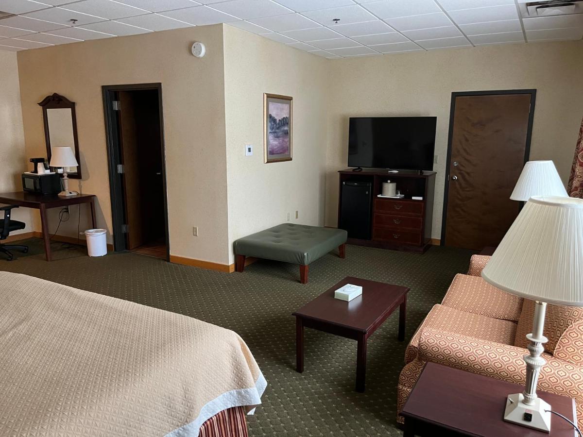 Days Inn & Suites By Wyndham Sutton Flatwoods Екстериор снимка