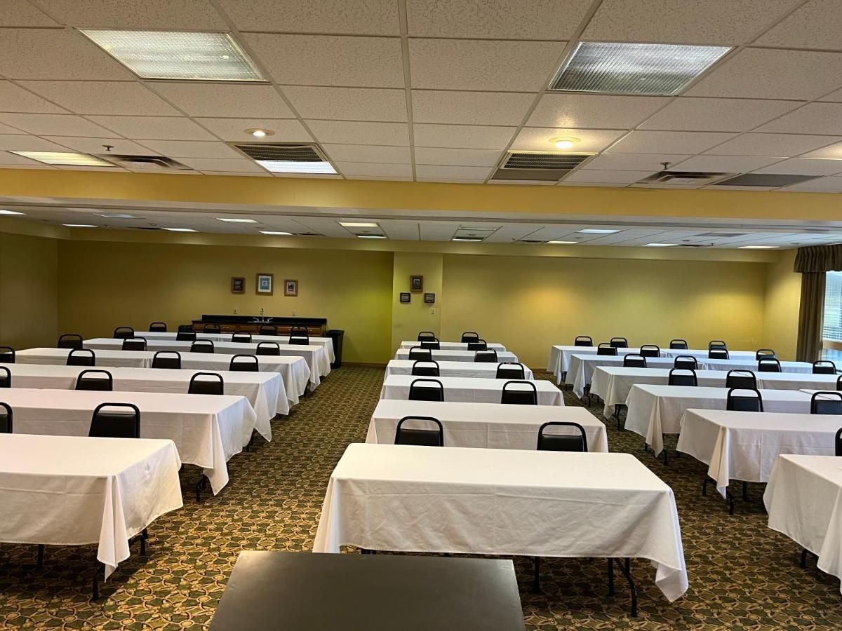 Days Inn & Suites By Wyndham Sutton Flatwoods Екстериор снимка