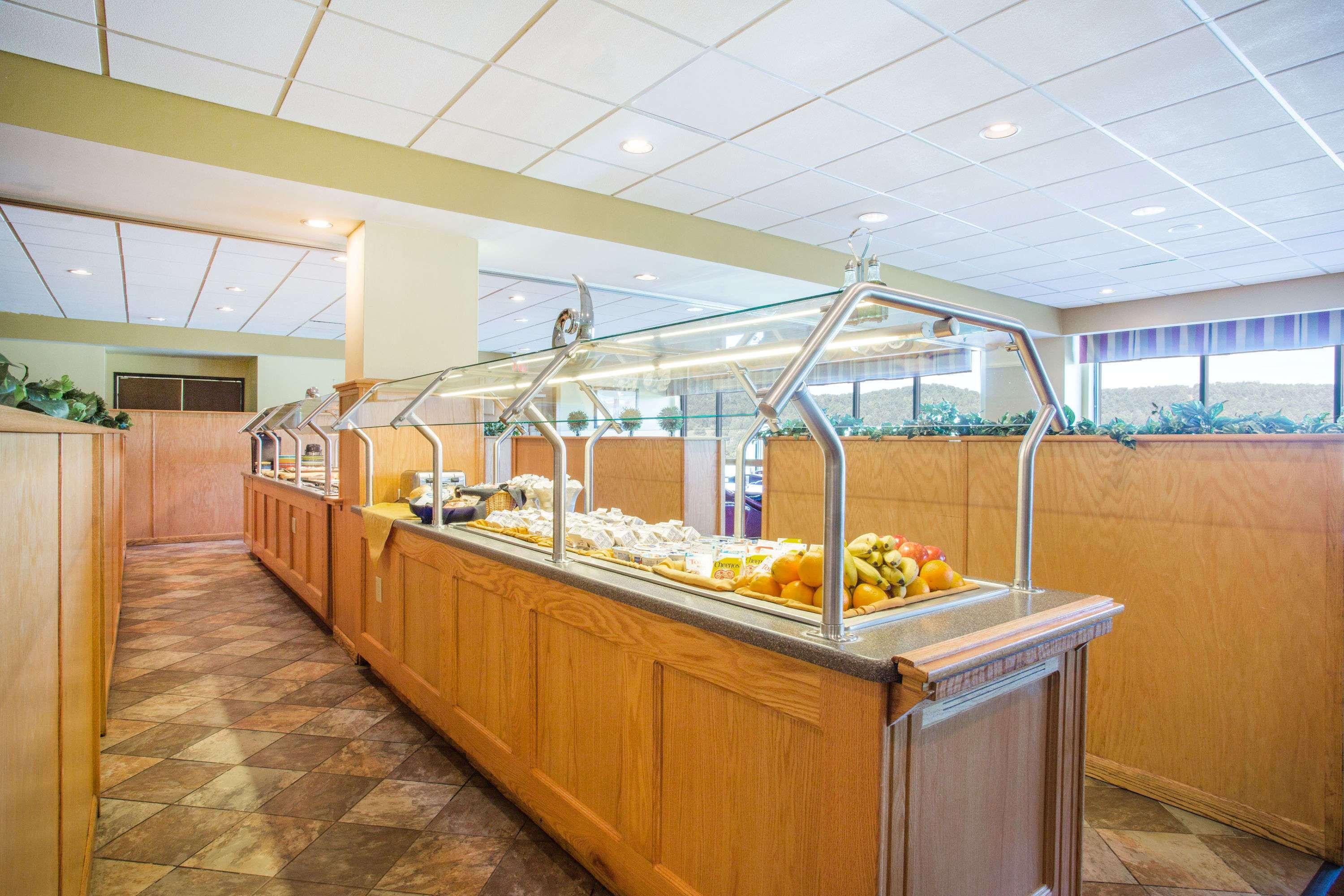Days Inn & Suites By Wyndham Sutton Flatwoods Екстериор снимка