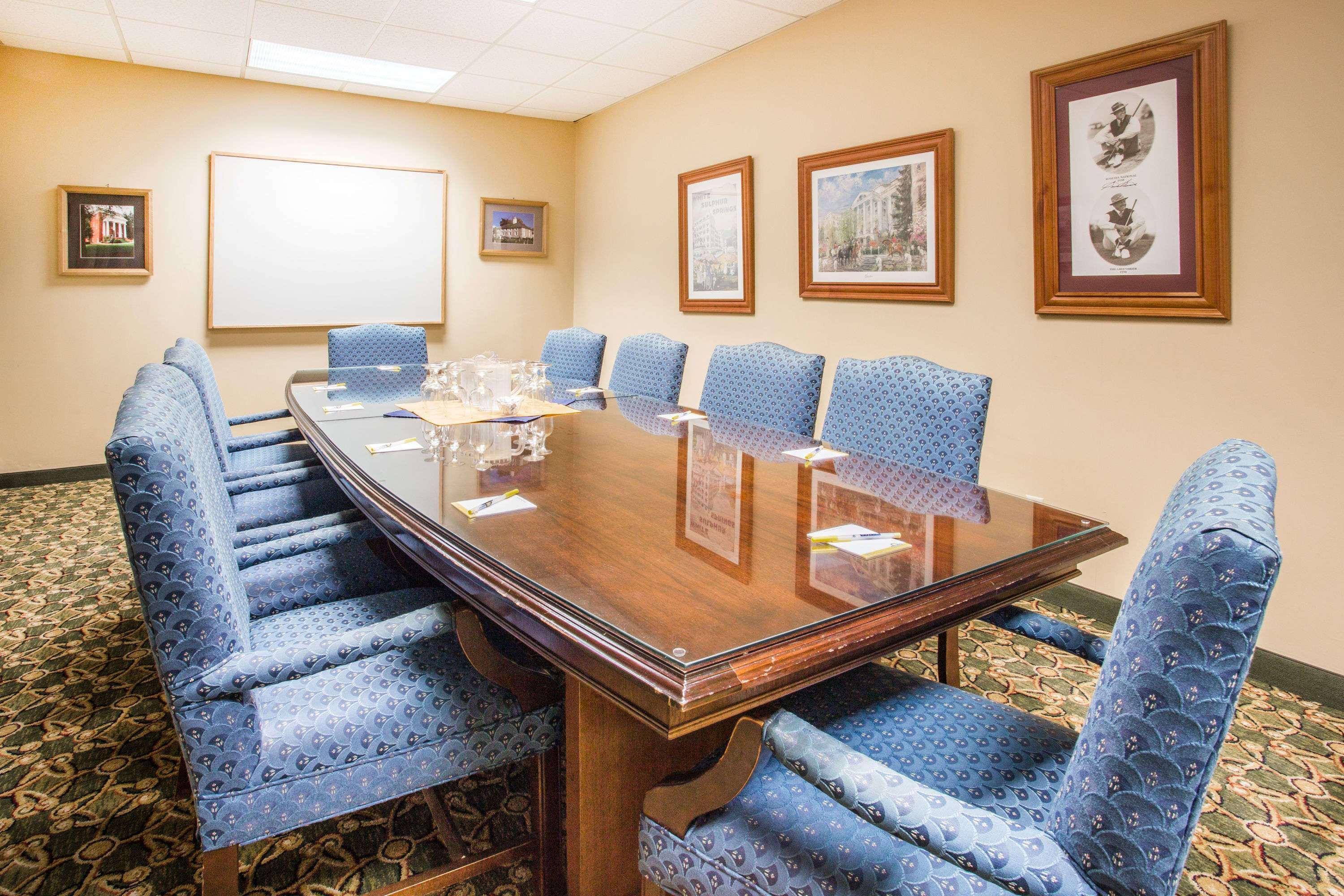 Days Inn & Suites By Wyndham Sutton Flatwoods Екстериор снимка
