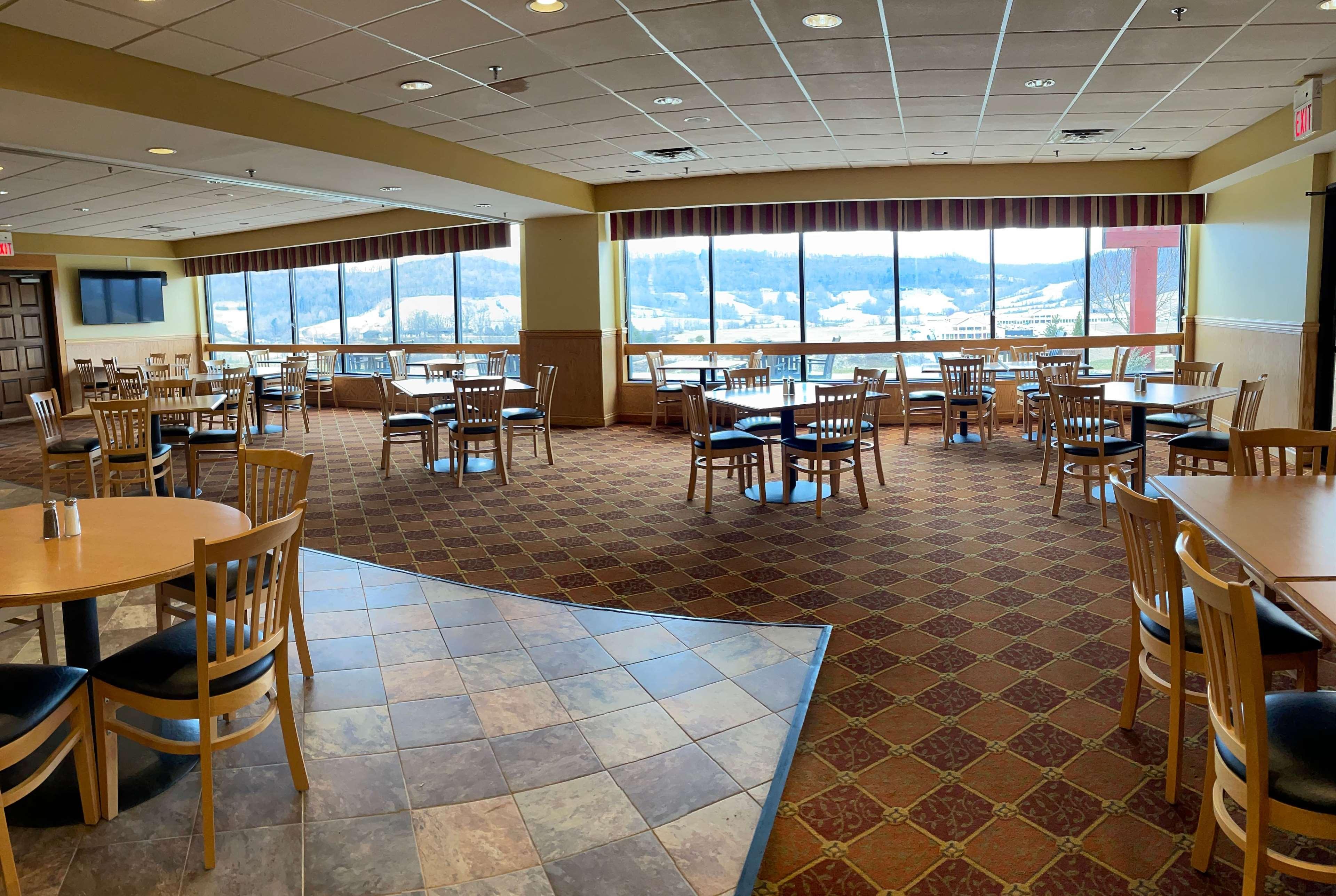 Days Inn & Suites By Wyndham Sutton Flatwoods Екстериор снимка